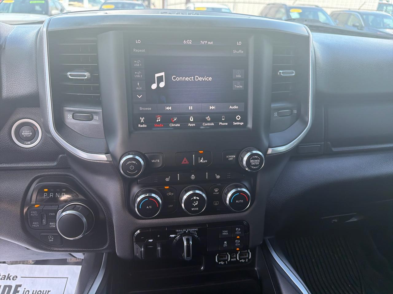 RAM 1500 Big Horn 4x4 Crew Cab 5'7" Box 2021