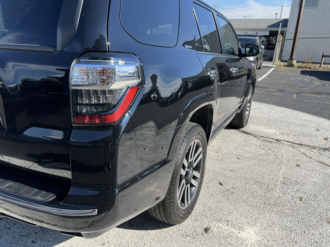 Toyota 4Runner Limited 4WD (Natl) 2022