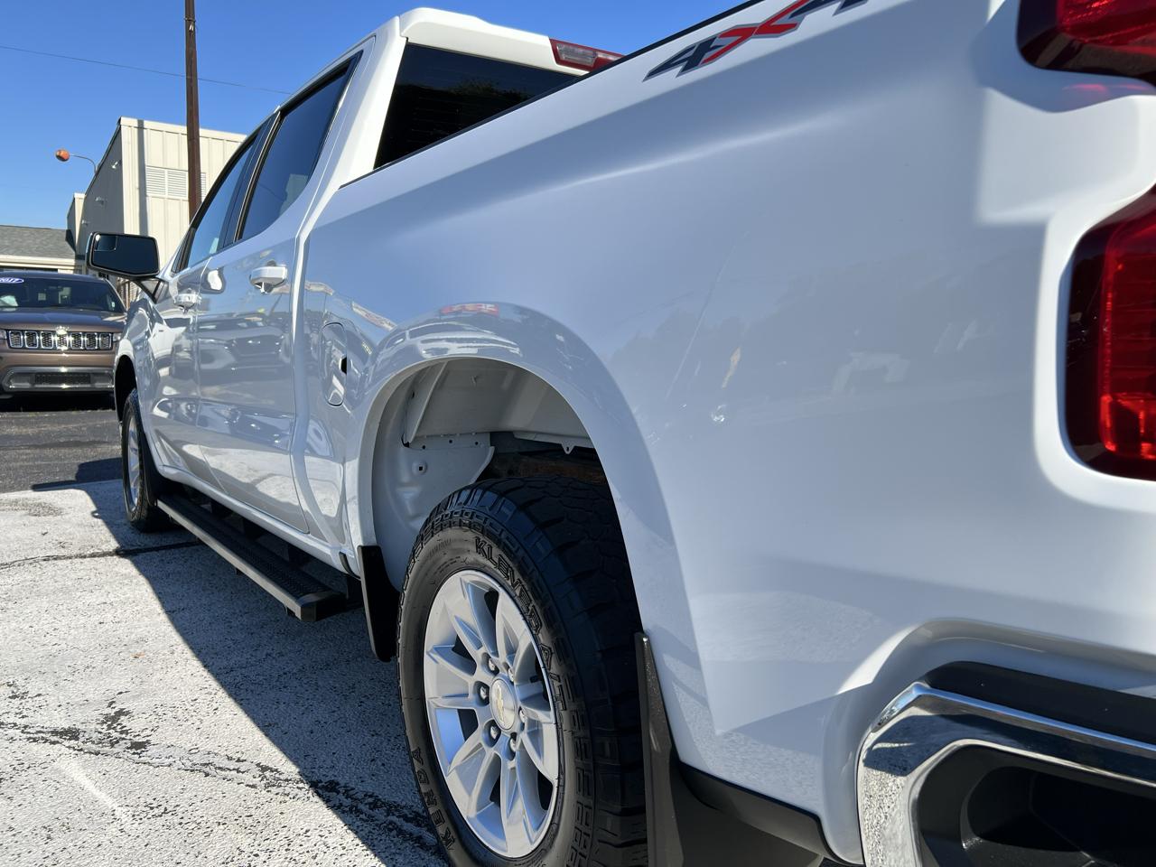 Chevrolet Silverado 1500 4WD Crew Cab 147" LT w/1LT 2023