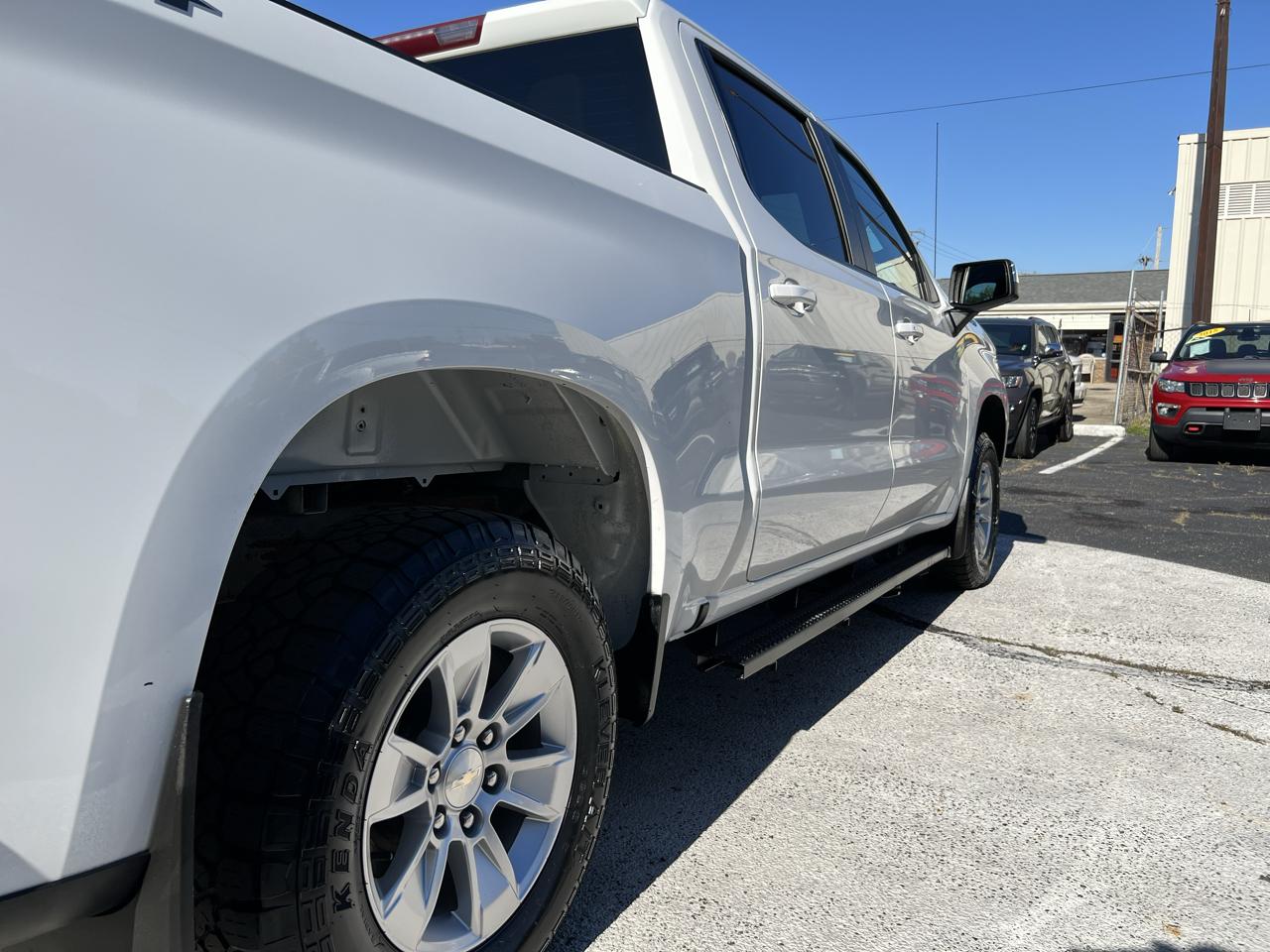 Chevrolet Silverado 1500 4WD Crew Cab 147" LT w/1LT 2023