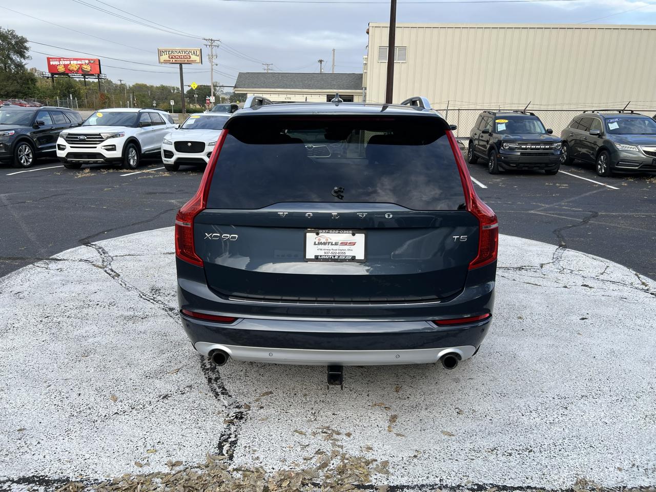 Volvo XC90 T5 FWD 7-Passenger Momentum 2018