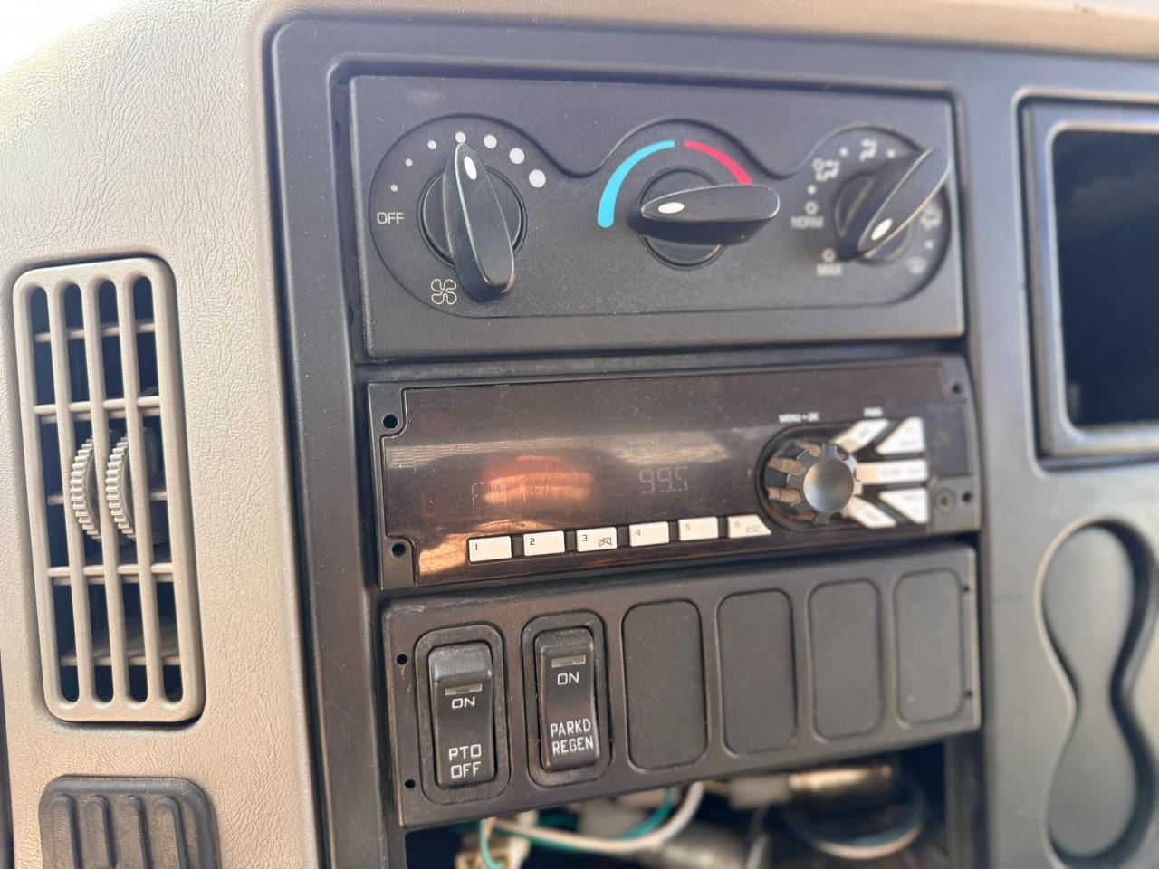 International DuraStar 4300  2019