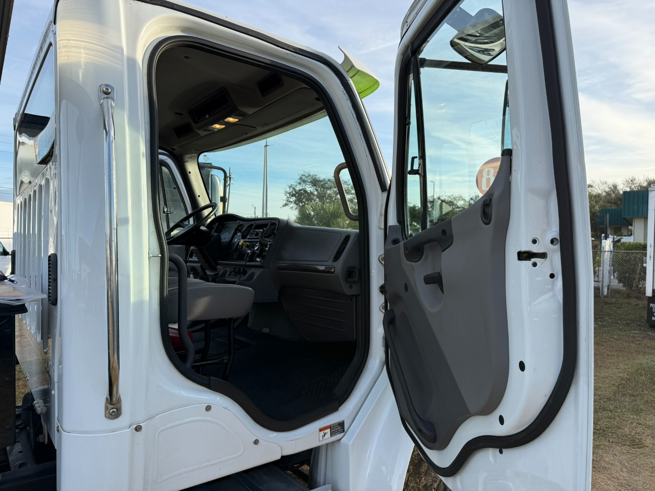 Freightliner M2 106  2019