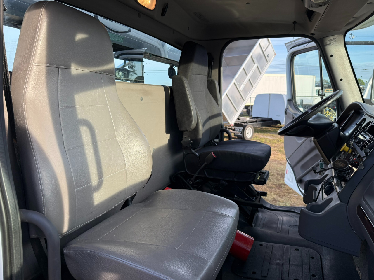 Freightliner M2 106  2019