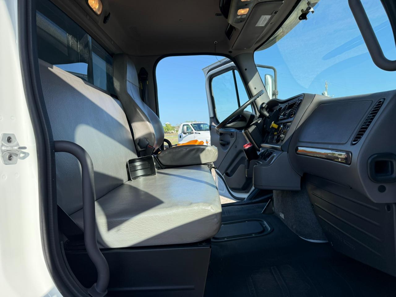 Freightliner M2 106 Medium Duty  2019