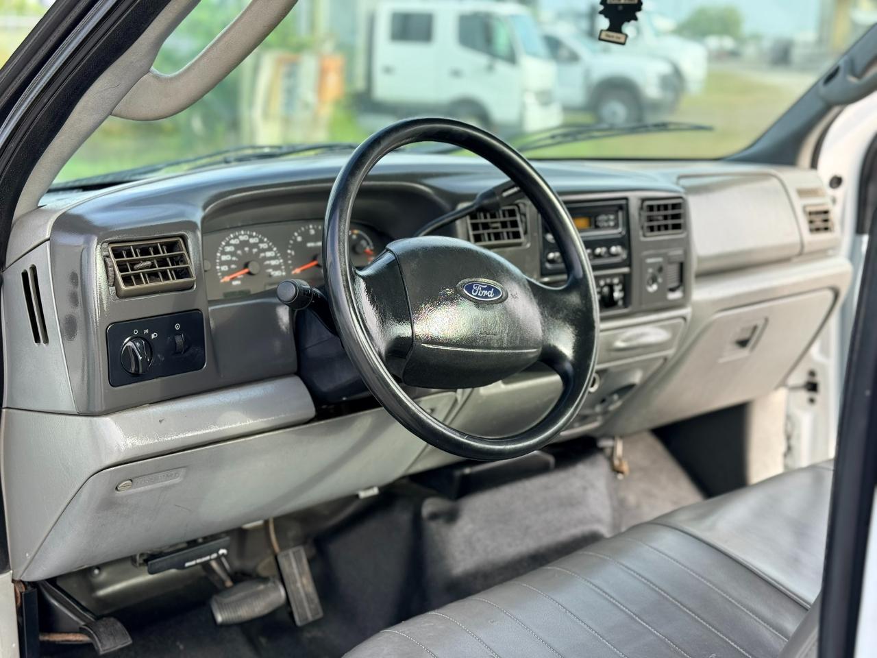 Ford F-350 SD XL 2WD DRW 2004