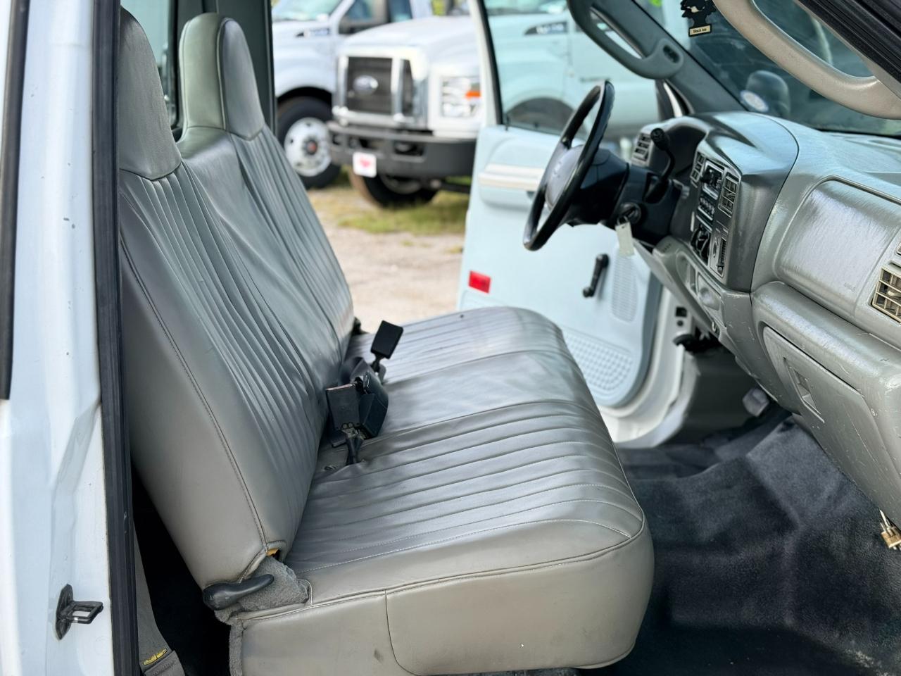 Ford F-350 SD XL 2WD DRW 2004