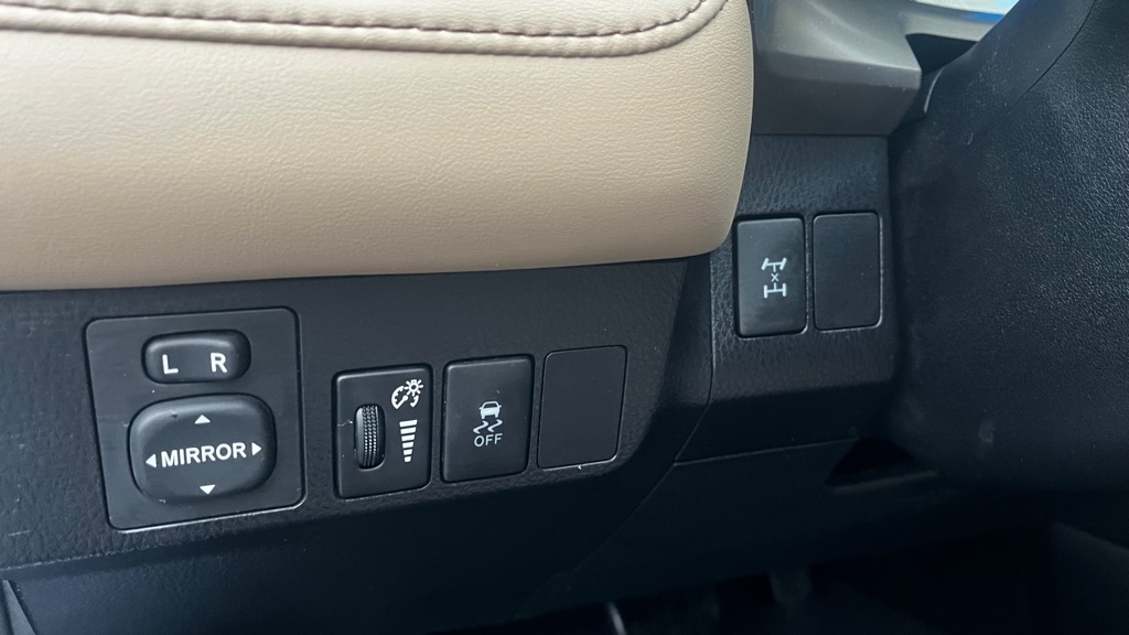 Toyota RAV4 XLE AWD 2013