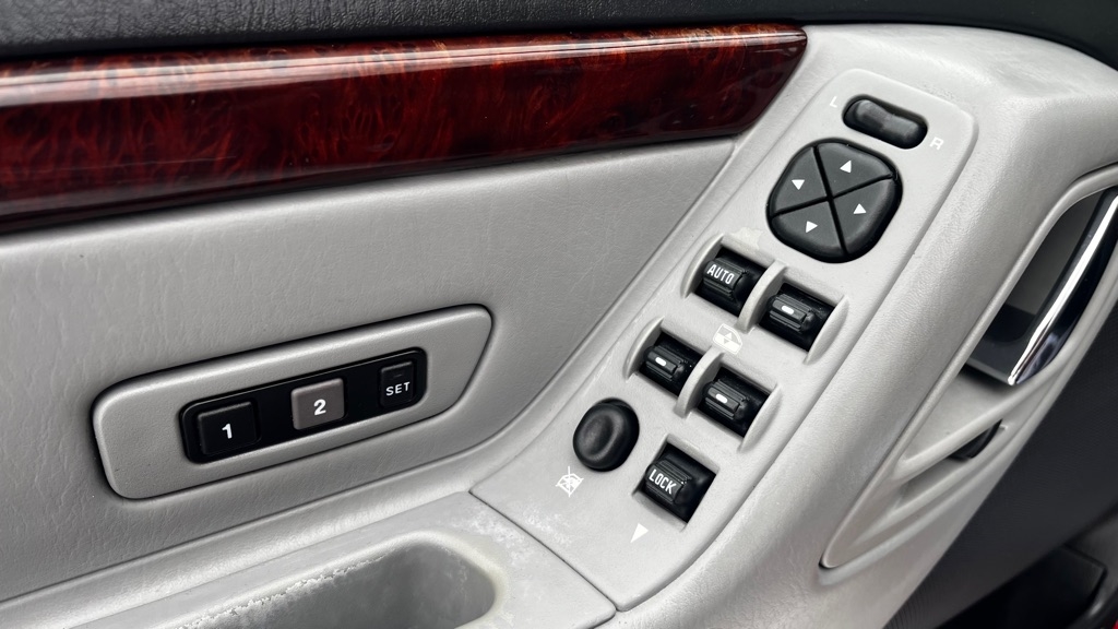 Jeep Grand Cherokee Overland 4WD 2004