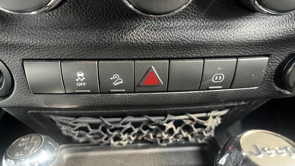 Jeep Wrangler Unlimited Sahara 4WD 2012