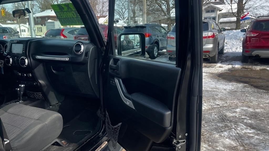 Jeep Wrangler Unlimited Sahara 4WD 2012