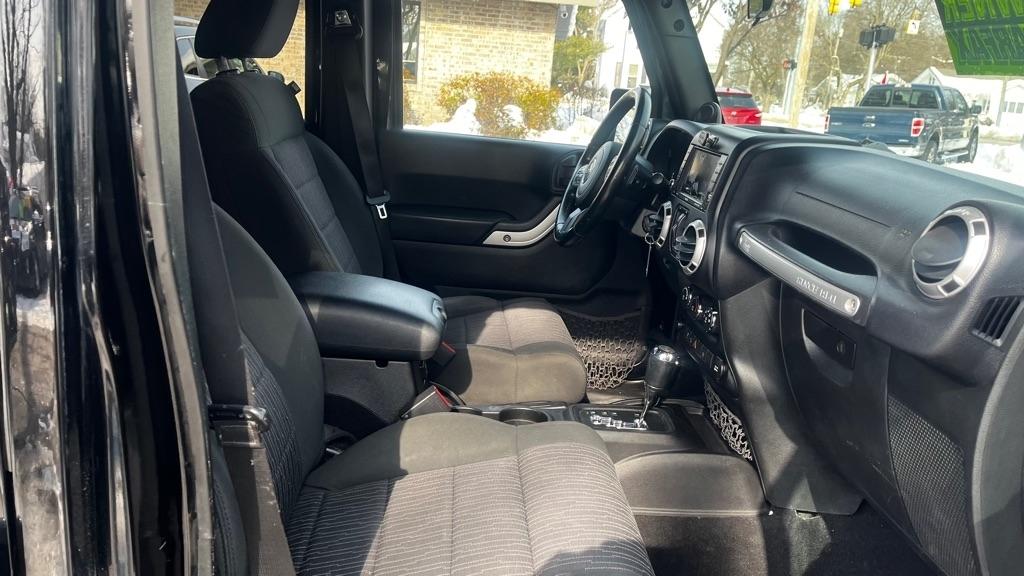 Jeep Wrangler Unlimited Sahara 4WD 2012