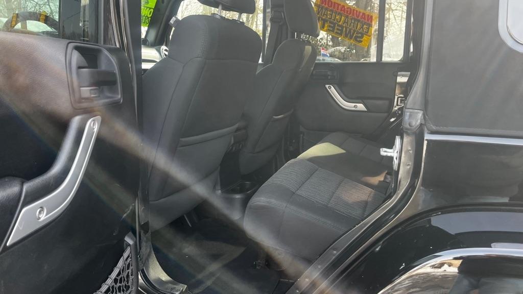 Jeep Wrangler Unlimited Sahara 4WD 2012