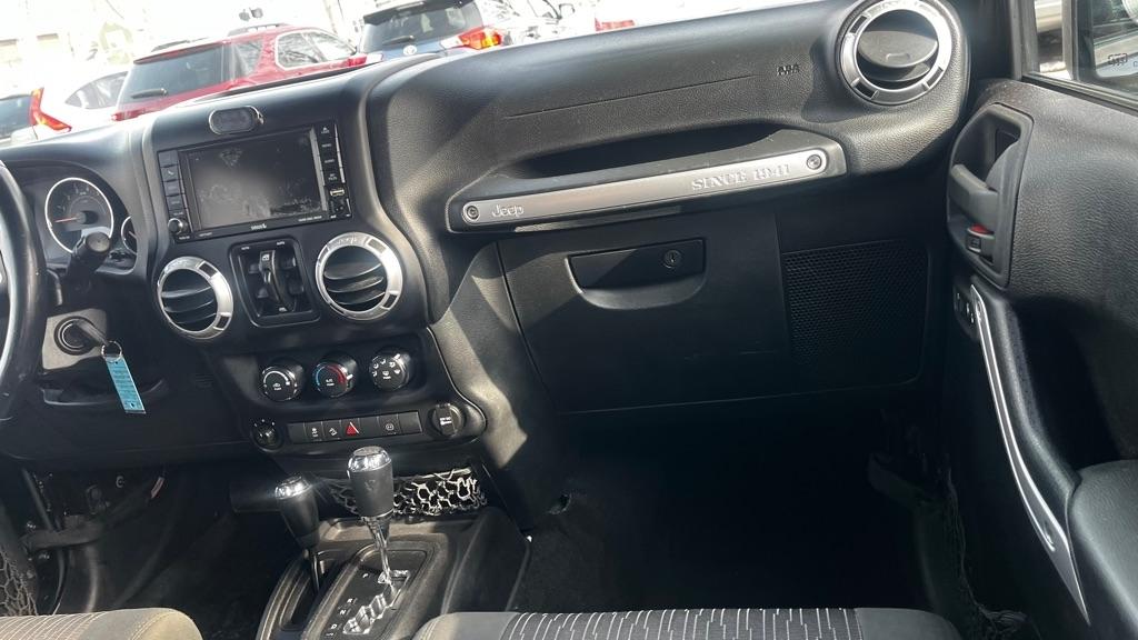 Jeep Wrangler Unlimited Sahara 4WD 2012