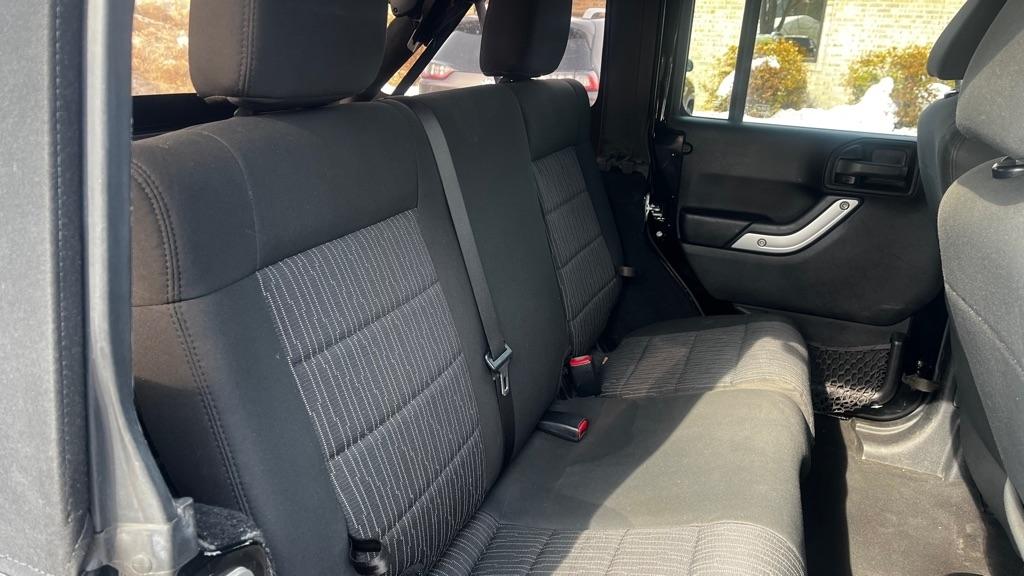 Jeep Wrangler Unlimited Sahara 4WD 2012