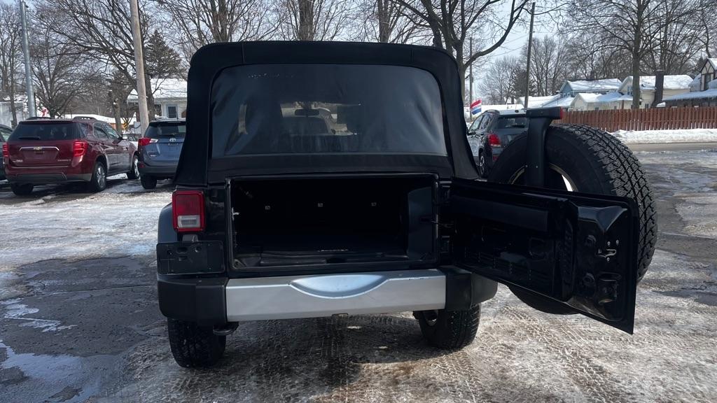 Jeep Wrangler Unlimited Sahara 4WD 2012