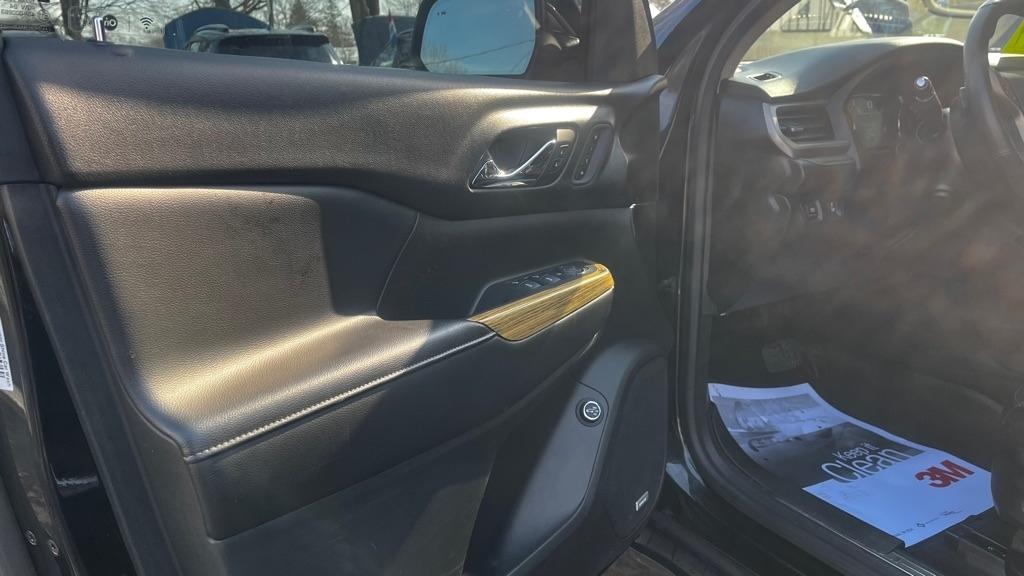 GMC Acadia Denali AWD 2017