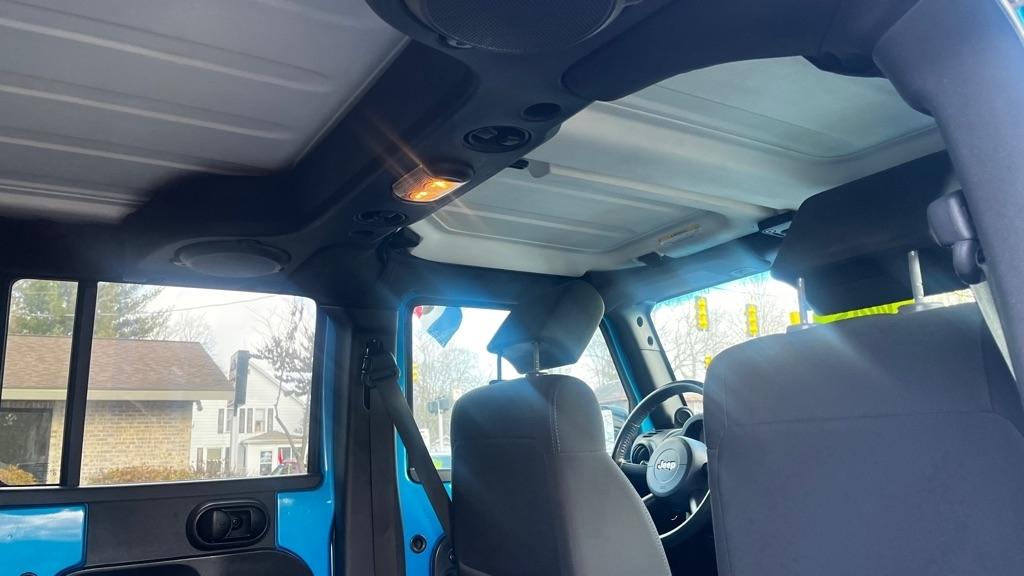 Jeep Wrangler Unlimited Sport 4WD 2010