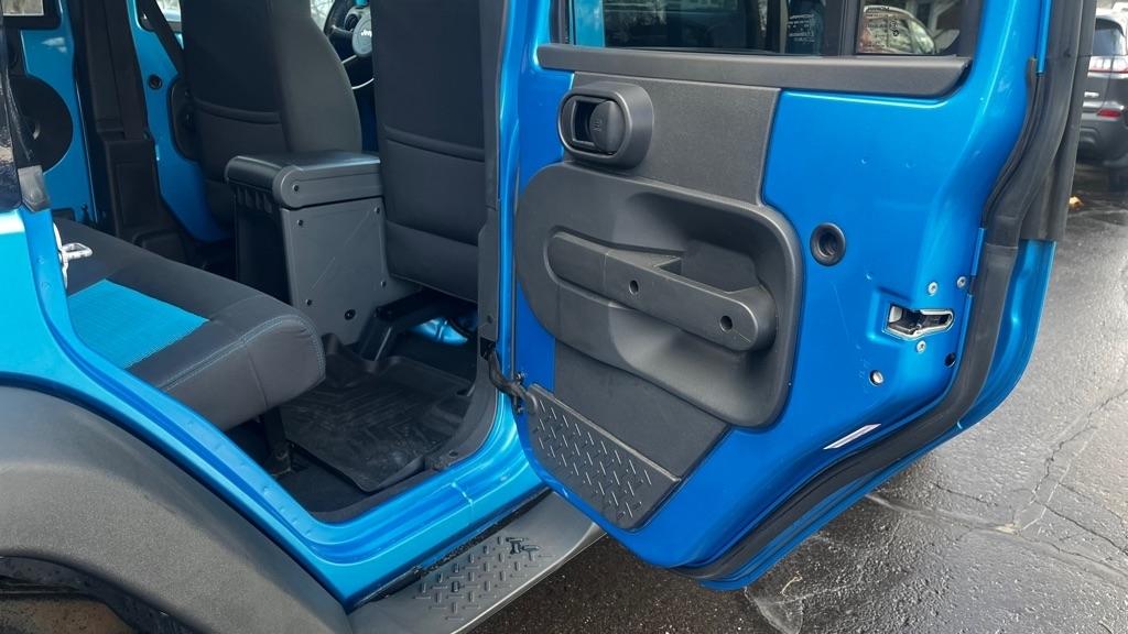 Jeep Wrangler Unlimited Sport 4WD 2010