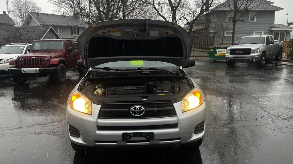 Toyota RAV4 Base I4 4WD 2009