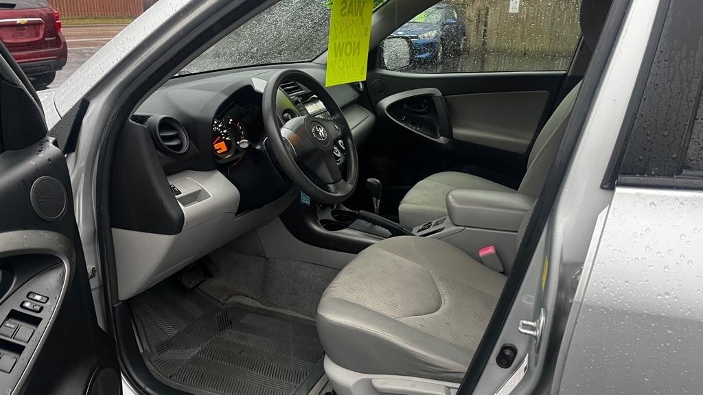 Toyota RAV4 Base I4 4WD 2009