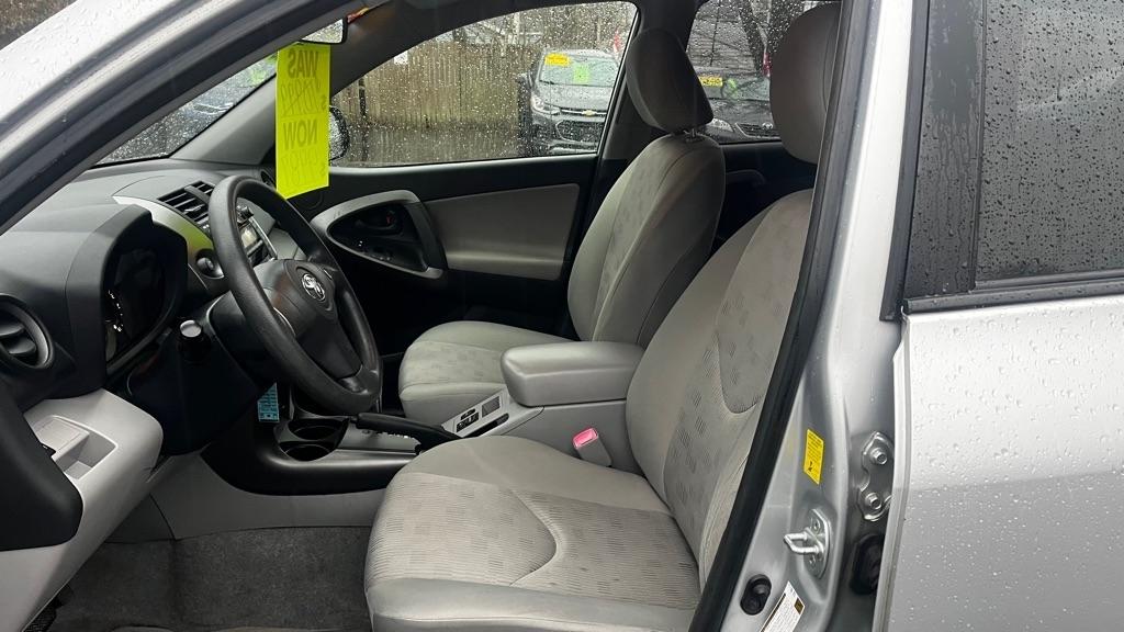 Toyota RAV4 Base I4 4WD 2009