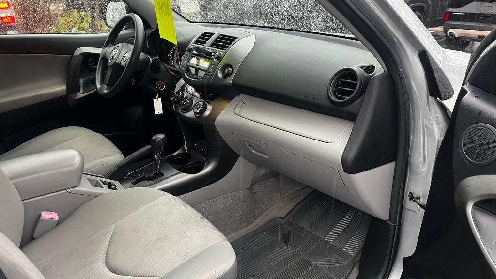 Toyota RAV4 Base I4 4WD 2009