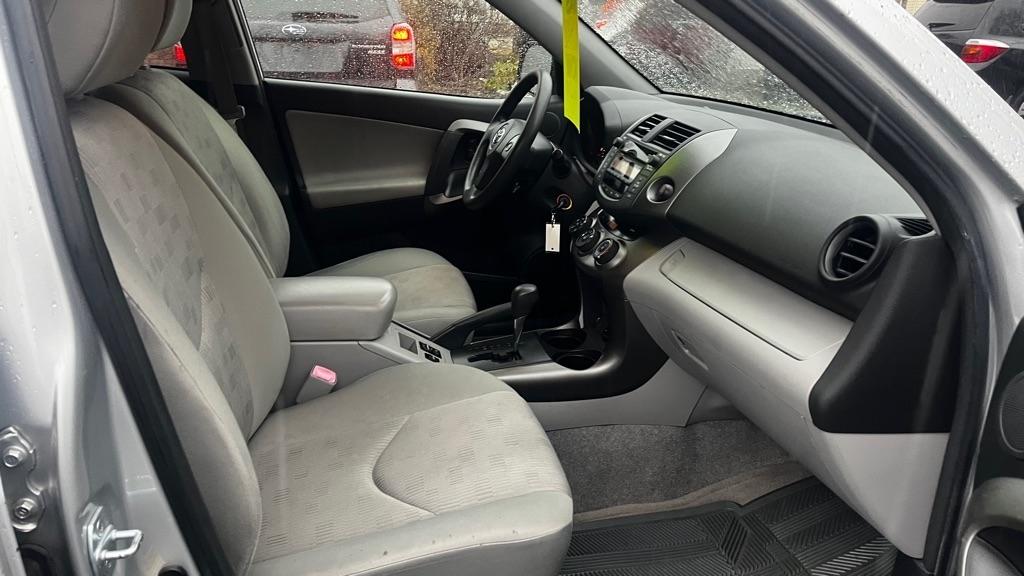 Toyota RAV4 Base I4 4WD 2009