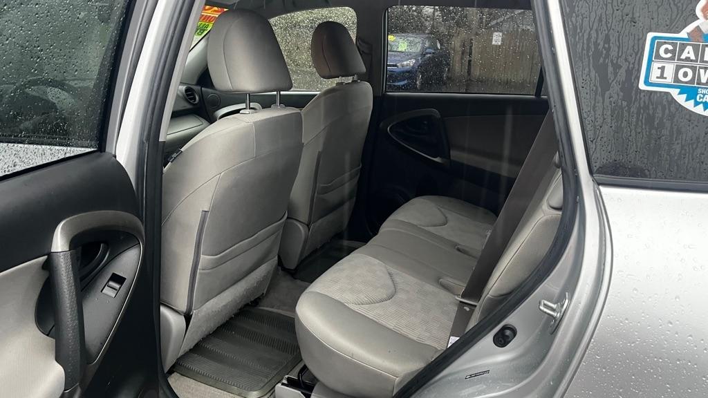 Toyota RAV4 Base I4 4WD 2009