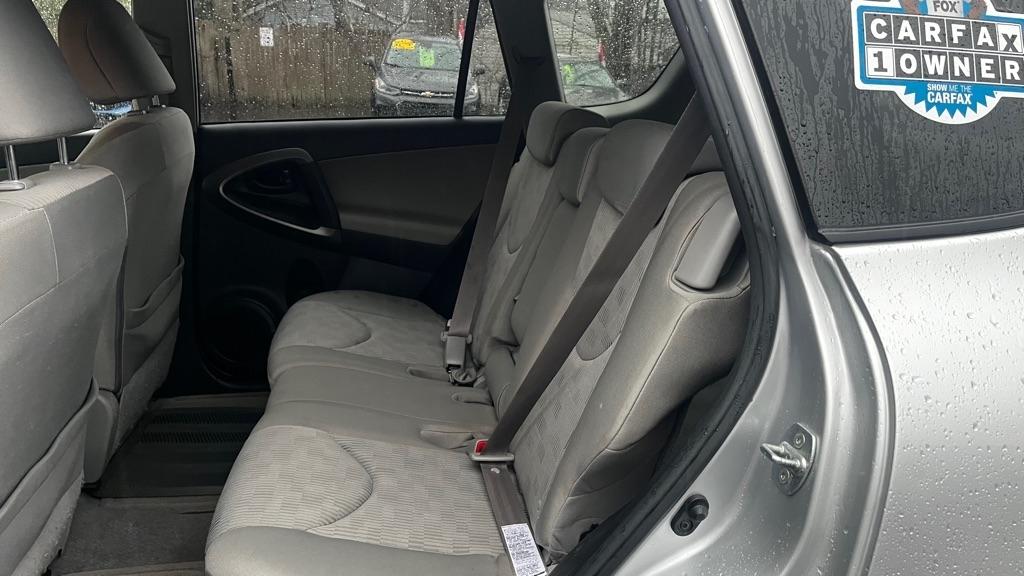 Toyota RAV4 Base I4 4WD 2009