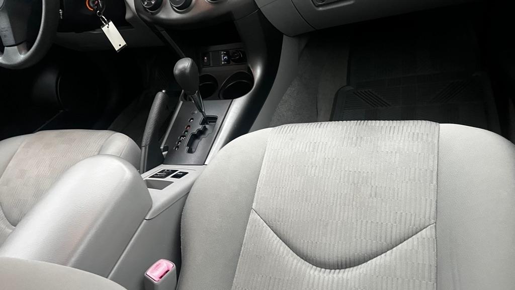 Toyota RAV4 Base I4 4WD 2009