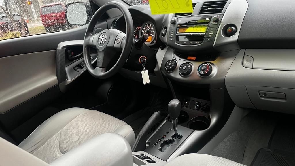 Toyota RAV4 Base I4 4WD 2009