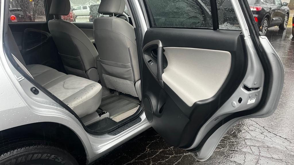 Toyota RAV4 Base I4 4WD 2009