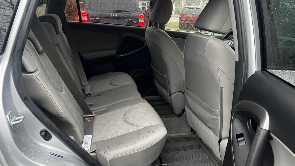 Toyota RAV4 Base I4 4WD 2009