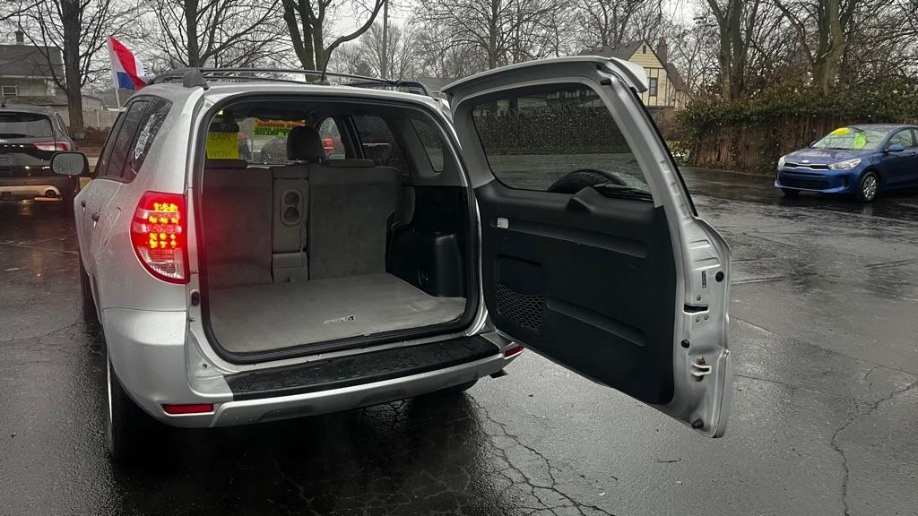 Toyota RAV4 Base I4 4WD 2009