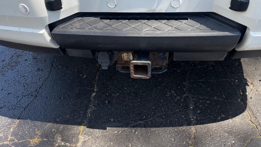 Nissan Armada Platinum 4WD 2011