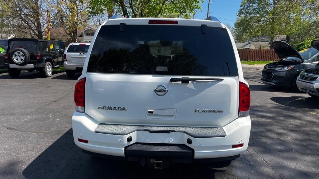 Nissan Armada Platinum 4WD 2011