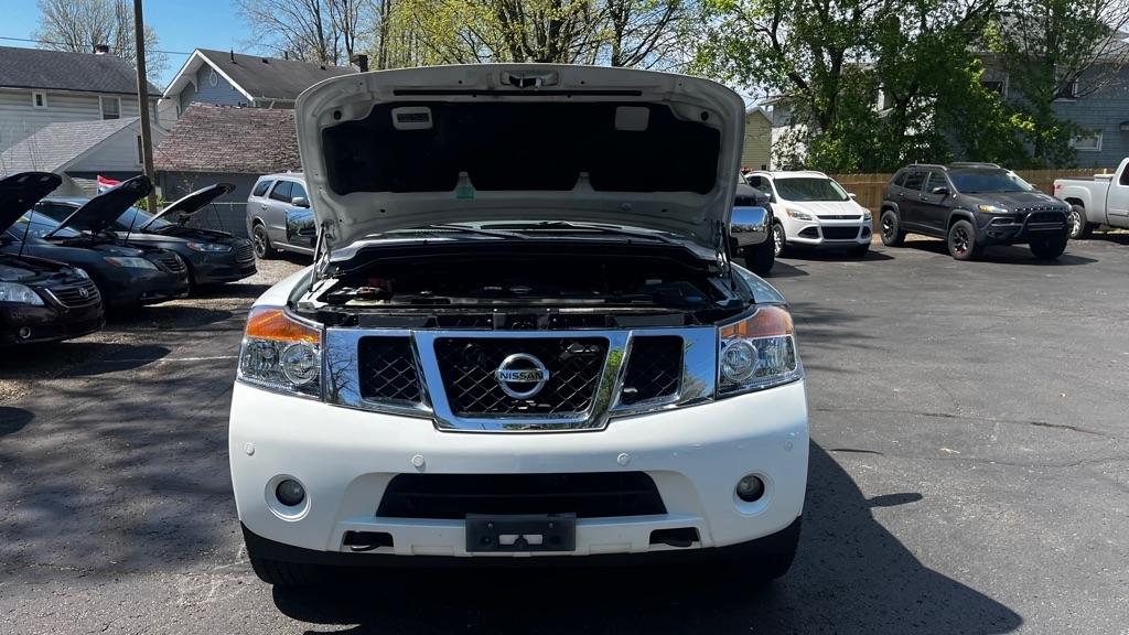 Nissan Armada Platinum 4WD 2011