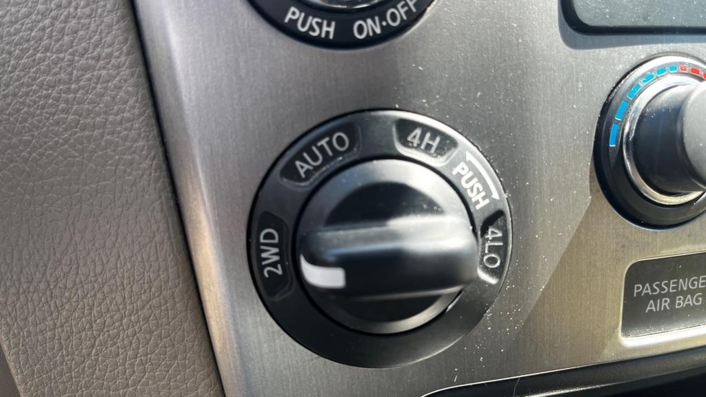 Nissan Armada Platinum 4WD 2011