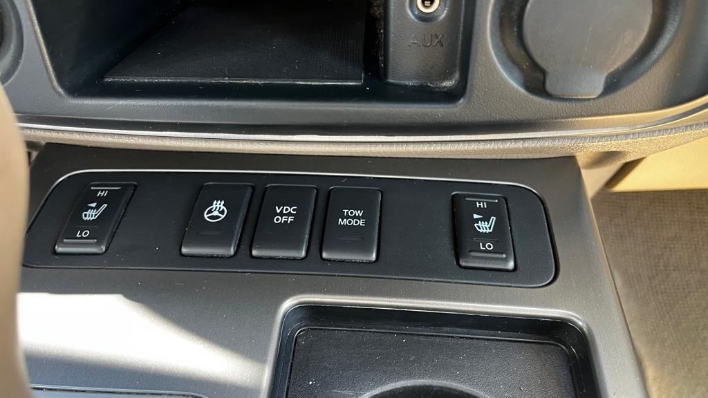 Nissan Armada Platinum 4WD 2011