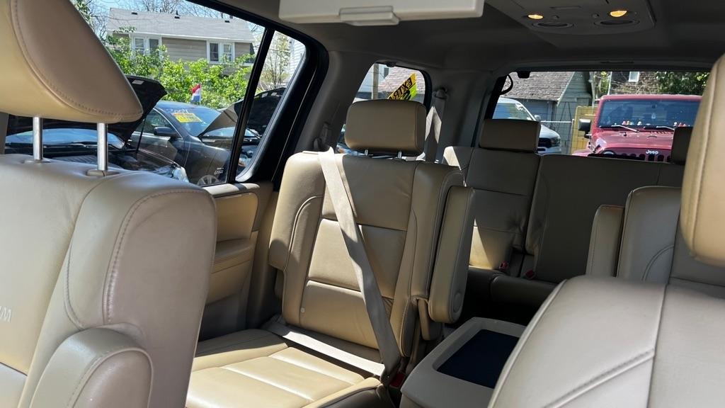 Nissan Armada Platinum 4WD 2011