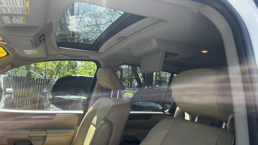 Nissan Armada Platinum 4WD 2011