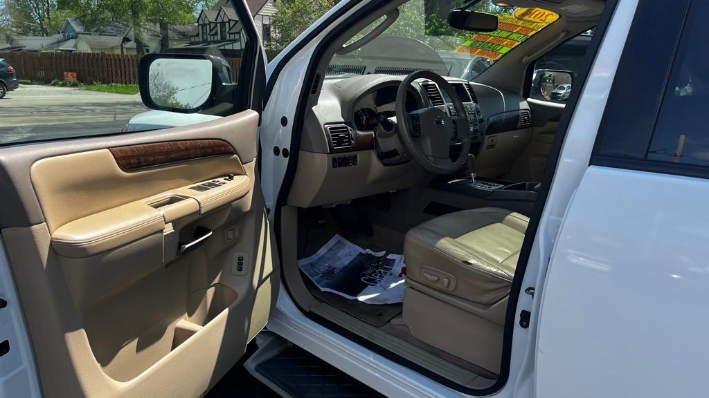 Nissan Armada Platinum 4WD 2011