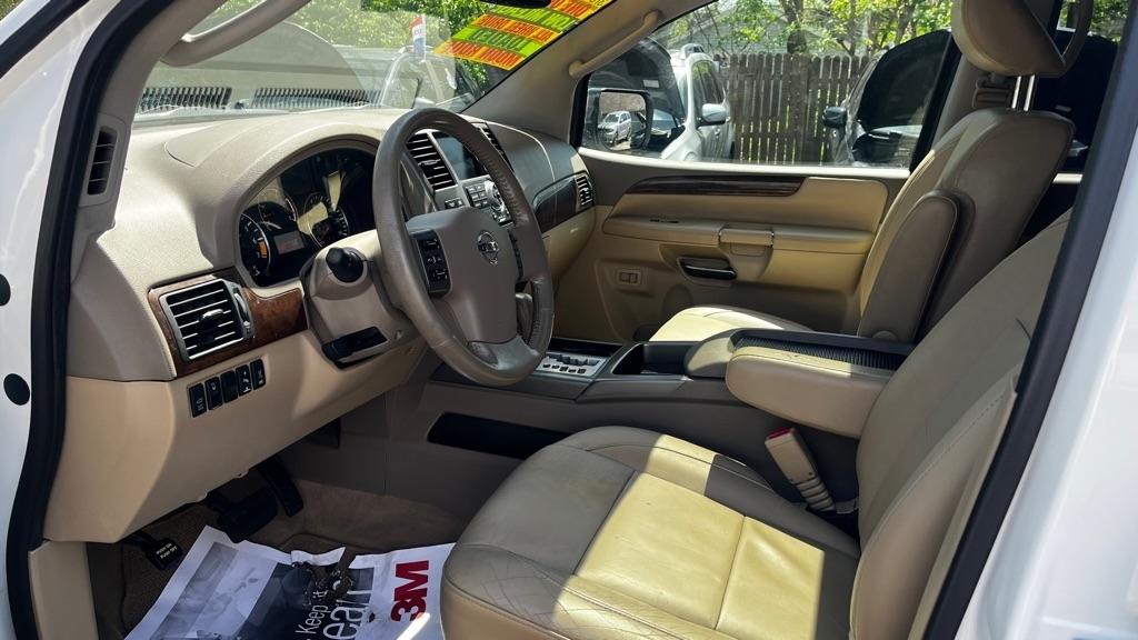 Nissan Armada Platinum 4WD 2011