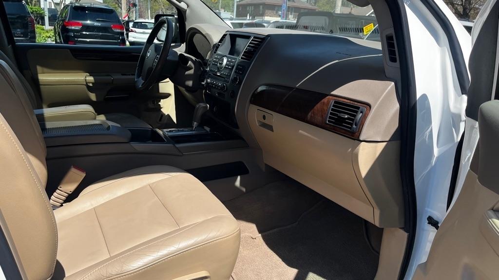 Nissan Armada Platinum 4WD 2011