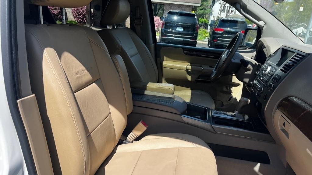 Nissan Armada Platinum 4WD 2011