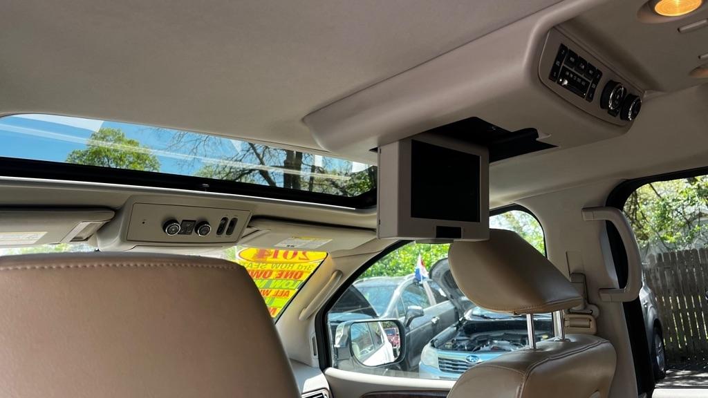 Nissan Armada Platinum 4WD 2011