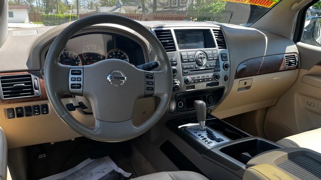 Nissan Armada Platinum 4WD 2011