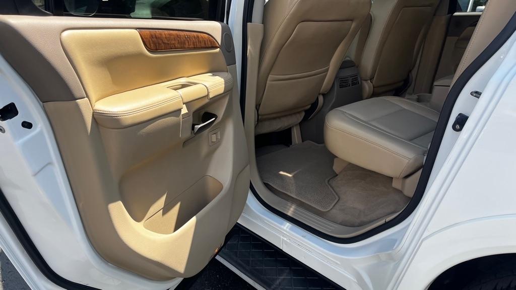 Nissan Armada Platinum 4WD 2011