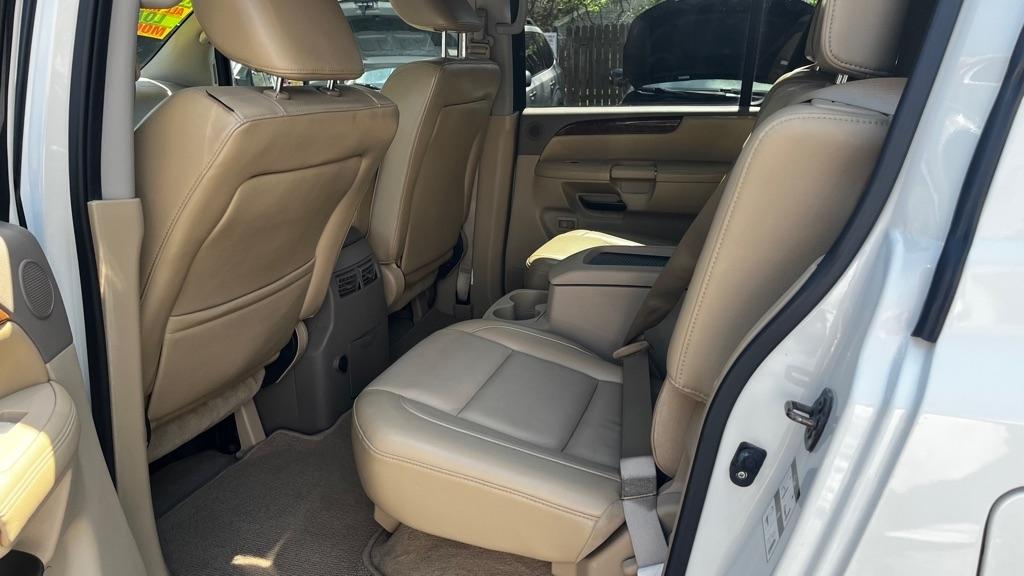 Nissan Armada Platinum 4WD 2011